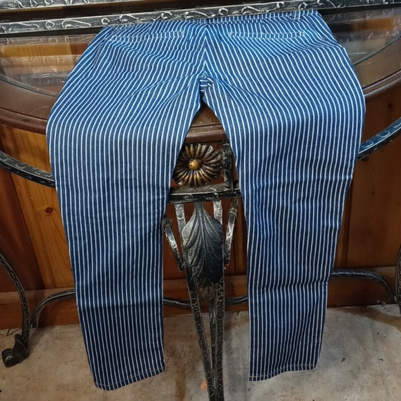 VIP Jeans - Picture 2 of 5